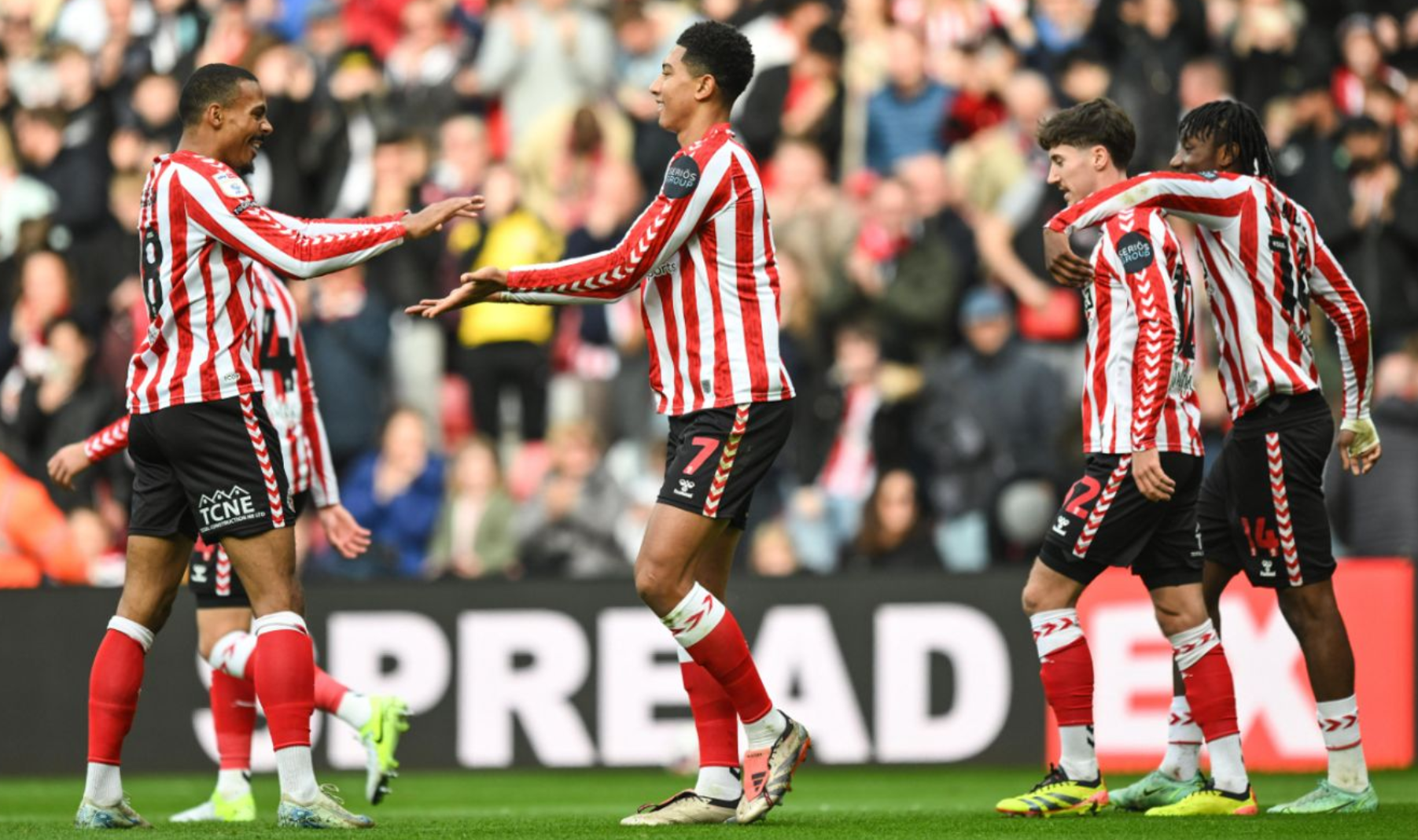 2-0登顶+0-2丢榜首！英冠争二全乱了：前3只差1分，比英超还刺激