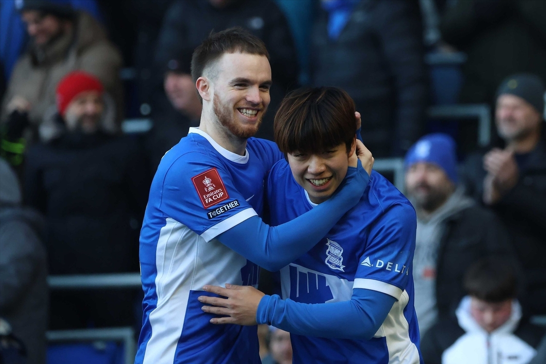 2-1，21岁日本球星利剑出鞘，助昔日英超劲旅晋级足总杯第4轮