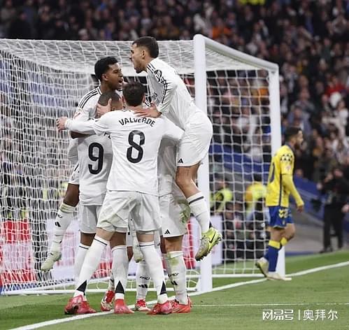 皇马大逆转！27秒丢球后连轰4球，连刷3纪录，3球被吹越位