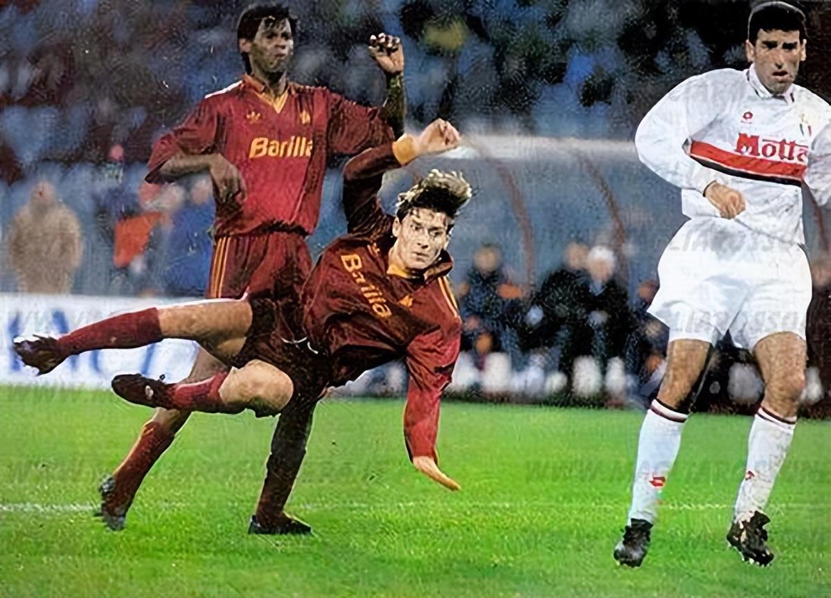 AC米兰队史今天：1994年马萨罗+马尔蒂尼破门 2-0罗马，意甲3连胜