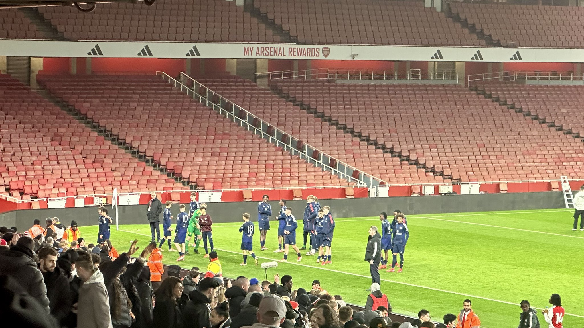曼联3-2阿森纳，绝平、造红牌、加时绝杀，青训杀入青年足总杯4强