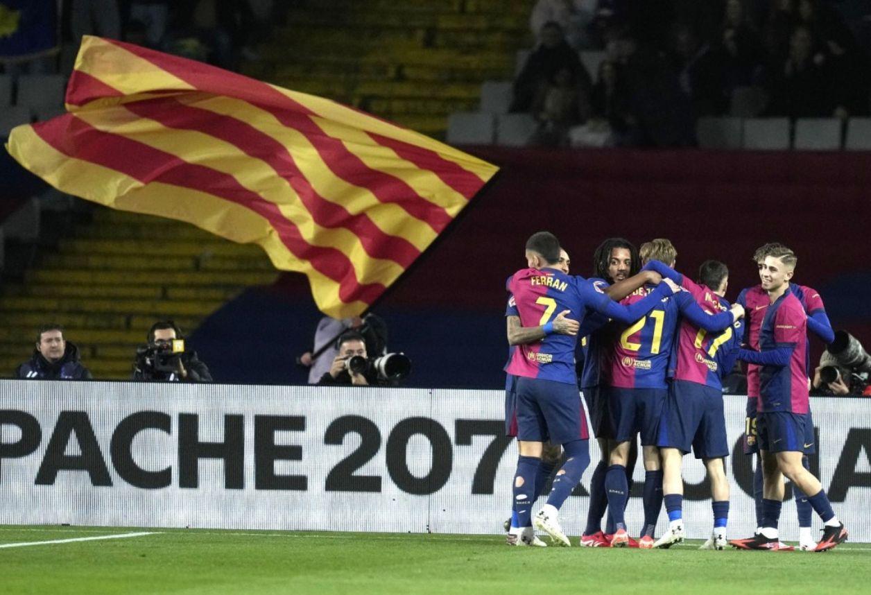 足坛狂欢1夜：巴萨7-1屠杀瓦伦 曼联1-0险胜 C罗斩920球，国米4-0