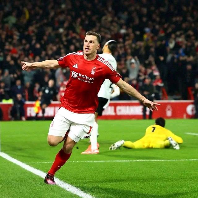 1-1！逼平欧冠双冠王，利物浦连续2轮不胜，球迷狠批阿诺德
