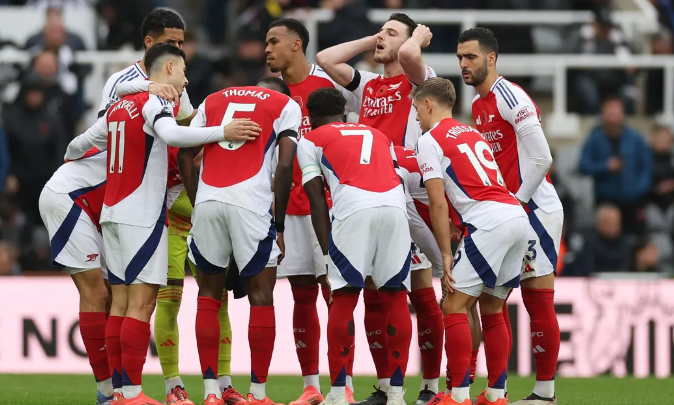 随着阿森纳2-0，英超最新排名出炉：距榜首只差4分，利物浦慌了！