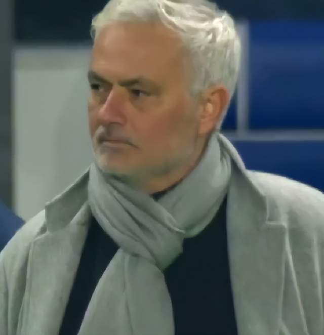 2-0！5-6！欧联杯8强出炉：穆帅无缘翻盘，曼联逆转，6强队晋级