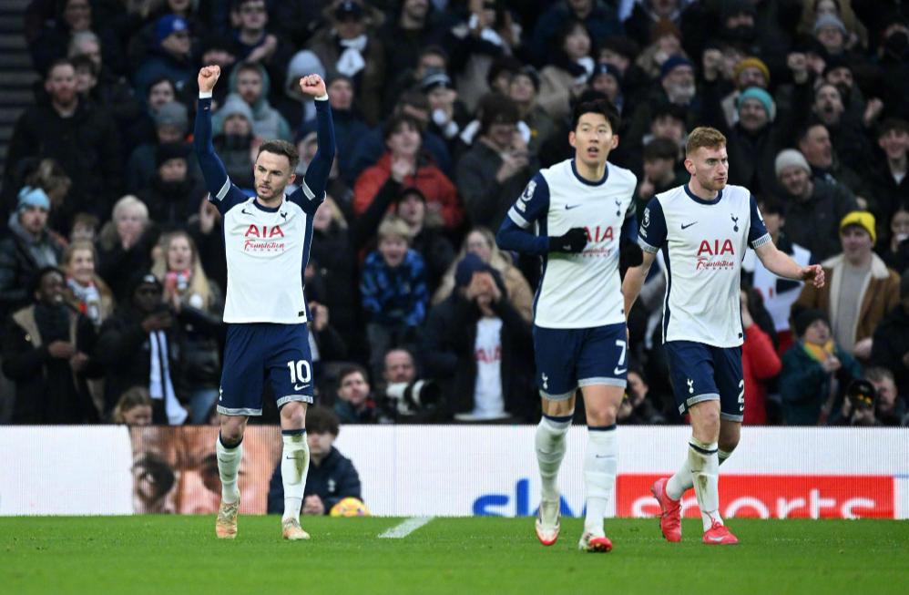 1-0！C罗迷弟屡失良机，热刺赛季三杀曼联，阿莫林造51年耻辱纪录