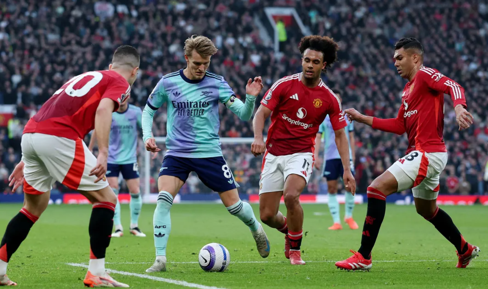 英超：阿森纳1-1曼联！落后榜首15分，赖斯破门救主，B费轰世界波