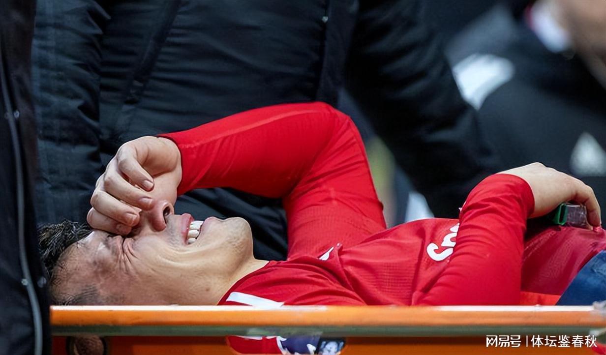 再见！18个月60球员伤病，让滕哈赫无奈阿莫林失态的人，终于走了