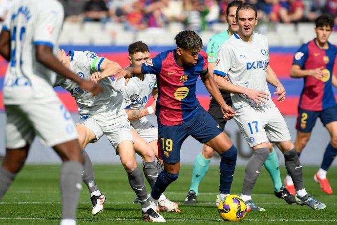 0-0！巴萨低迷，1.8亿巨星“梅西式过人”，20岁小将轻伤不下火线