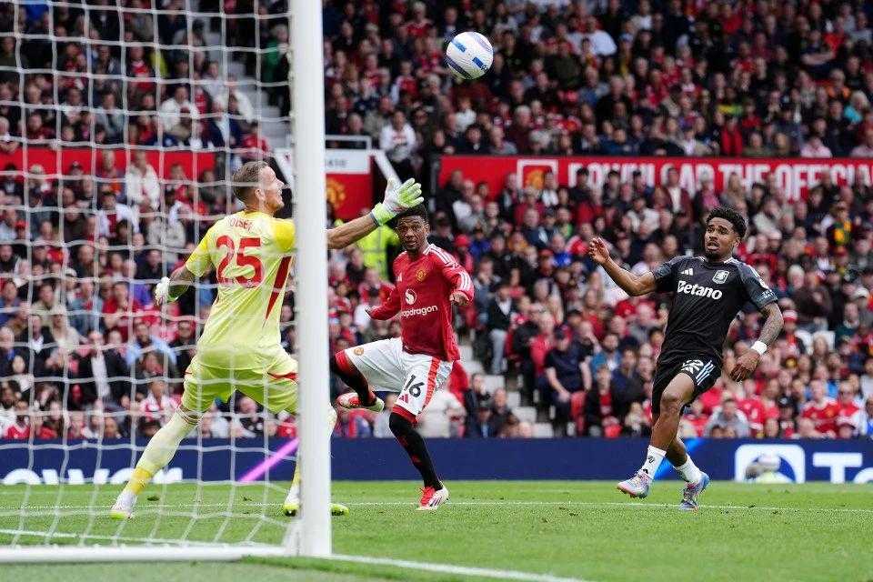 曼联2-0十人维拉获英超第15名！三人被弃用，阿莫林称好日子将至