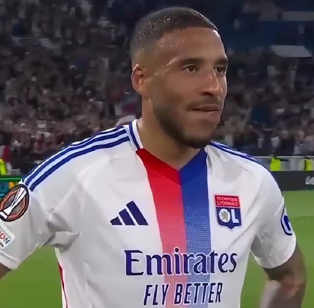 一场2-2！让曼联晋级在望：下周1-0就进4强，英超有望包揽3项冠军