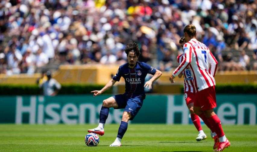 巴黎4-0大胜十人马竞！K77助攻双响朗格莱染红，西蒙尼一脸无奈