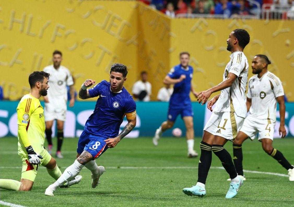 7万人球场仅坐了2万人！11亿豪门2-0首胜美国球队 1.2亿巨星低迷