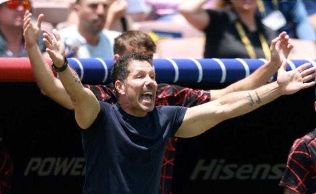 悲情！5亿欧马竞1-0赢球6分出局：55岁匪帅举手抗议 被裁判抢劫了