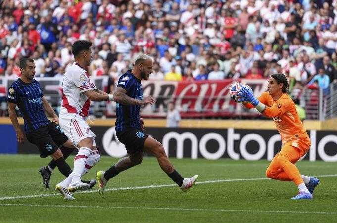 劳塔罗中柱，22岁小将处子球！国米2-0河床，夺小组头名晋级