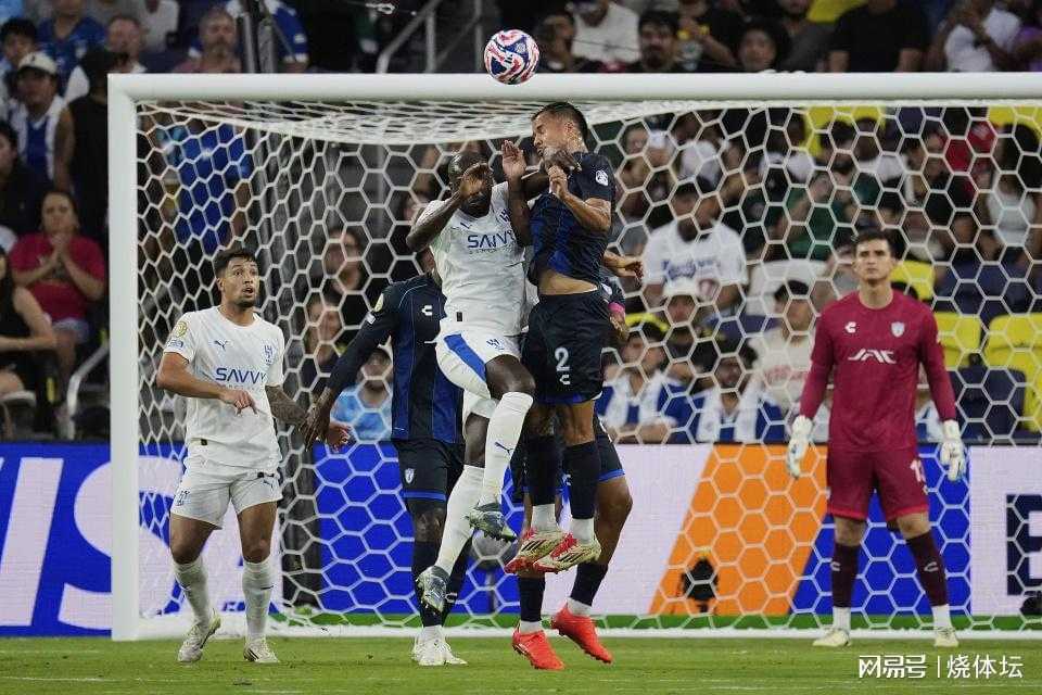 世俱杯：亚洲独苗2-0帕丘卡，1/8决赛战曼城，莱昂纳多压哨破门