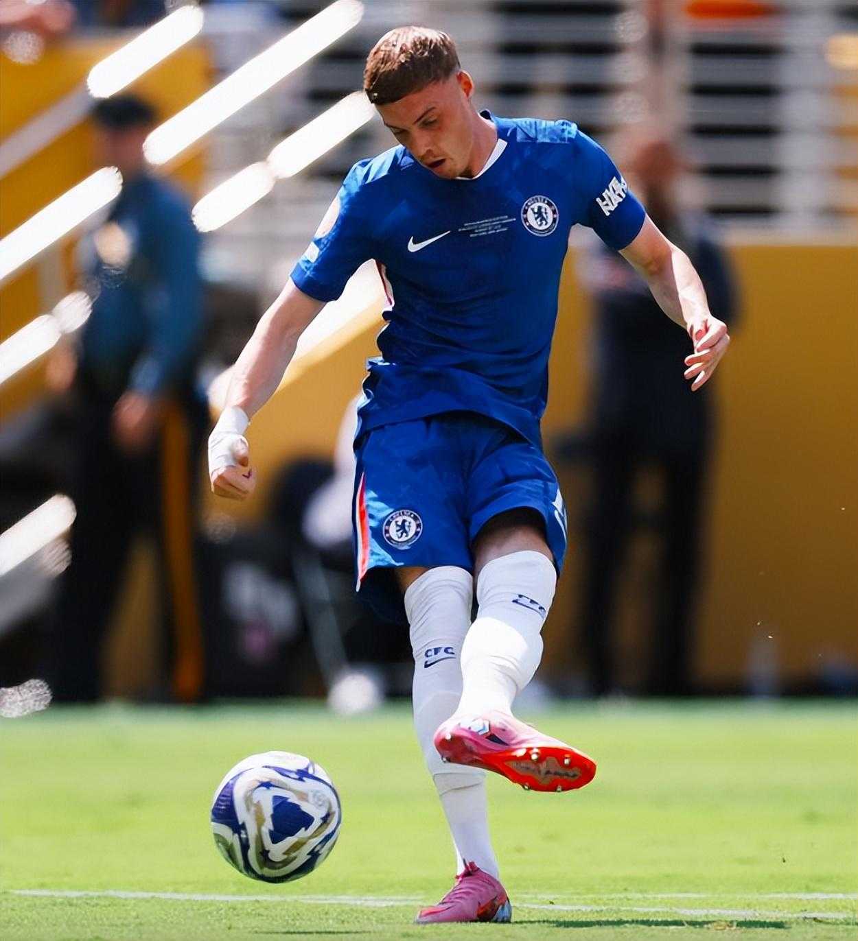 切尔西半场3-0吊打巴黎 帕尔默2球1助刷爆6大纪录 加冕历史第一人