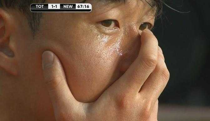 33岁孙兴慜告别热刺！被换下哭成泪人 全场起立鼓掌+队友列队致敬